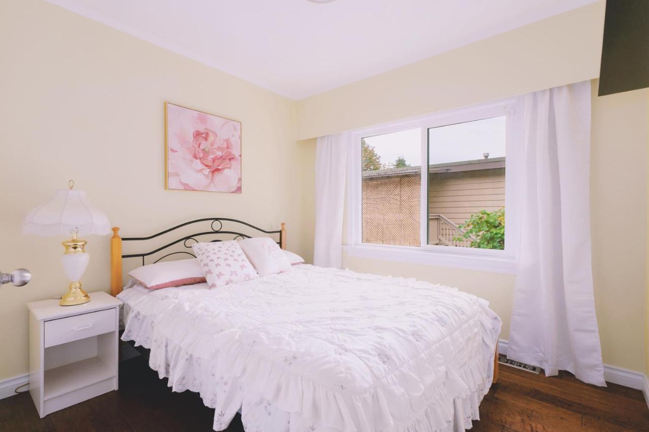 Lovely 3 Bedroom Port Moody Spacious Home 6 People Free Parking Екстер'єр фото