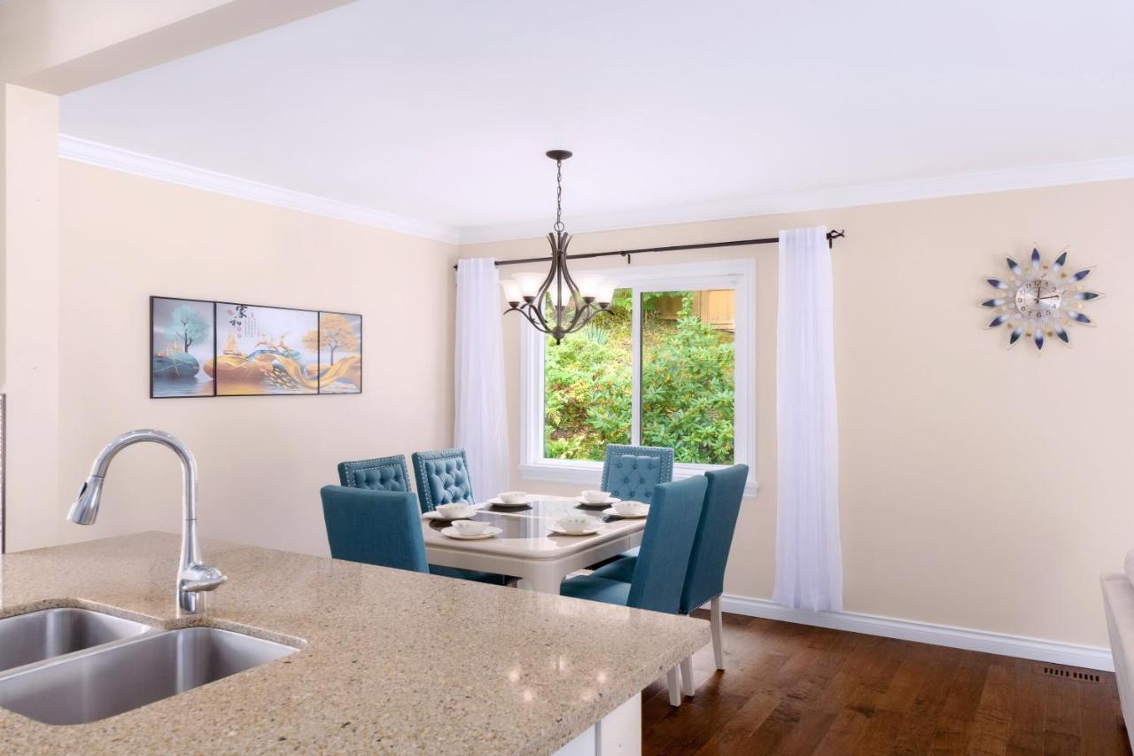 Lovely 3 Bedroom Port Moody Spacious Home 6 People Free Parking Екстер'єр фото