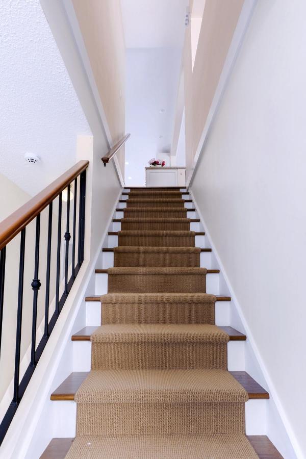 Lovely 3 Bedroom Port Moody Spacious Home 6 People Free Parking Екстер'єр фото