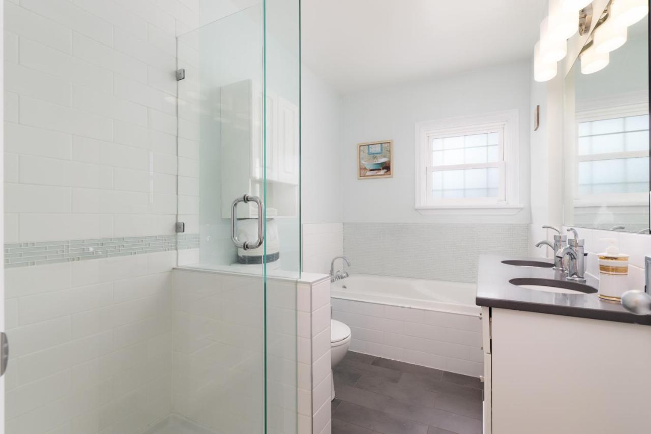 Lovely 3 Bedroom Port Moody Spacious Home 6 People Free Parking Екстер'єр фото